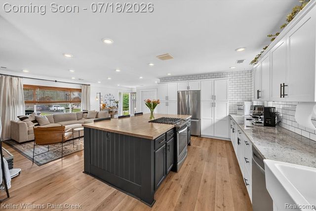 2935 Saint Jude Drive, Waterford, MI 48329