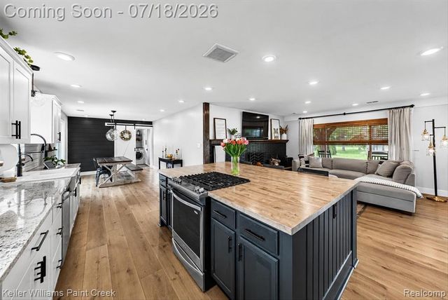 2935 Saint Jude Drive, Waterford, MI 48329