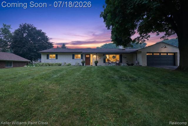 2935 Saint Jude Drive, Waterford, MI 48329