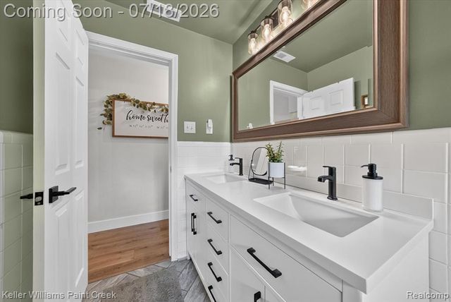 2935 Saint Jude Drive, Waterford, MI 48329