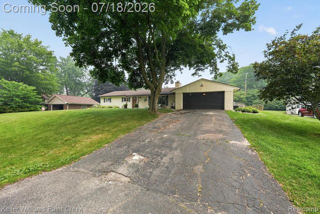 2935 Saint Jude Drive, Waterford, MI 48329