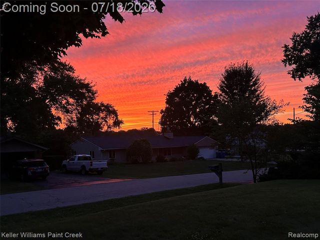 2935 Saint Jude Drive, Waterford, MI 48329