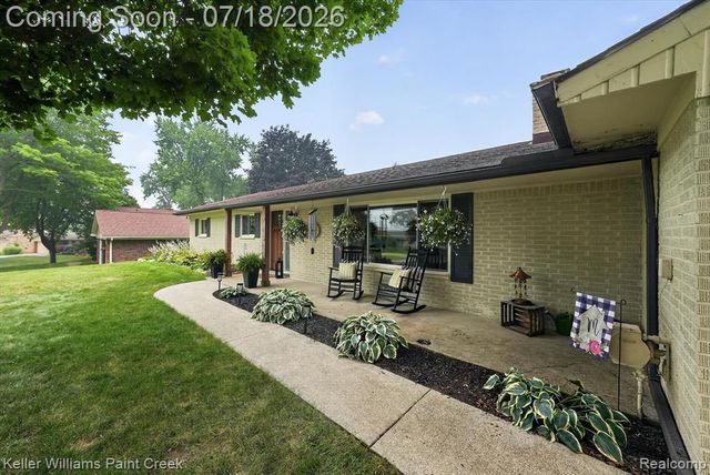 2935 Saint Jude Drive, Waterford, MI 48329