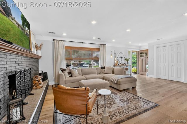 2935 Saint Jude Drive, Waterford, MI 48329