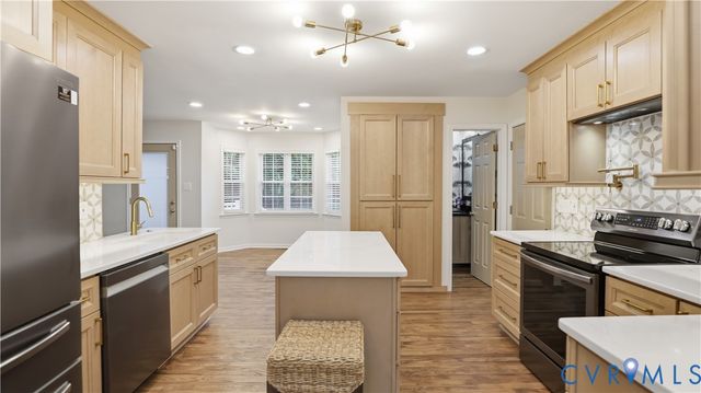 12124 Swift Crossing Dr, Midlothian, VA 23112
