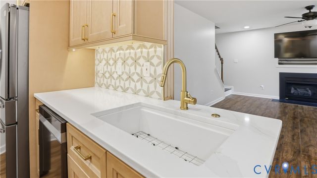 12124 Swift Crossing Dr, Midlothian, VA 23112