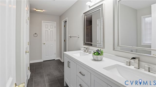 12124 Swift Crossing Dr, Midlothian, VA 23112