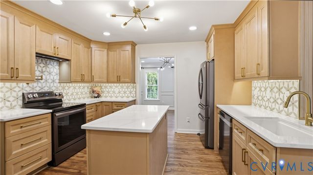 12124 Swift Crossing Dr, Midlothian, VA 23112