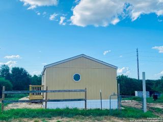 698 Forest Creek, Devine, TX 78016