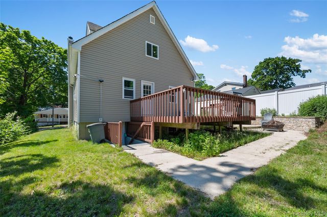 9 Pinedale Avenue, Farmingville, NY 11738