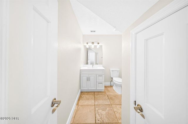 220 Country Circle Drive W, Port Orange, FL 32128