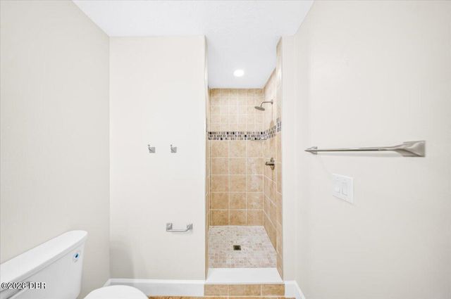220 Country Circle Drive W, Port Orange, FL 32128