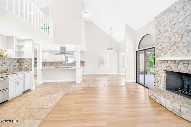 220 Country Circle Drive W, Port Orange, FL 32128