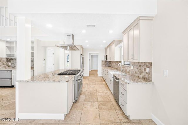220 Country Circle Drive W, Port Orange, FL 32128