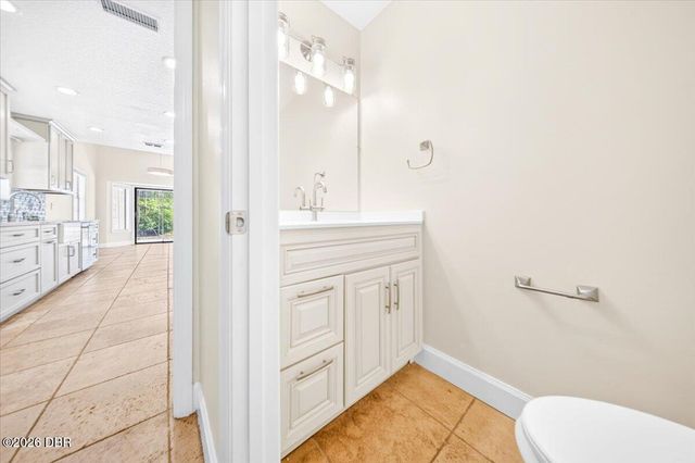 220 Country Circle Drive W, Port Orange, FL 32128