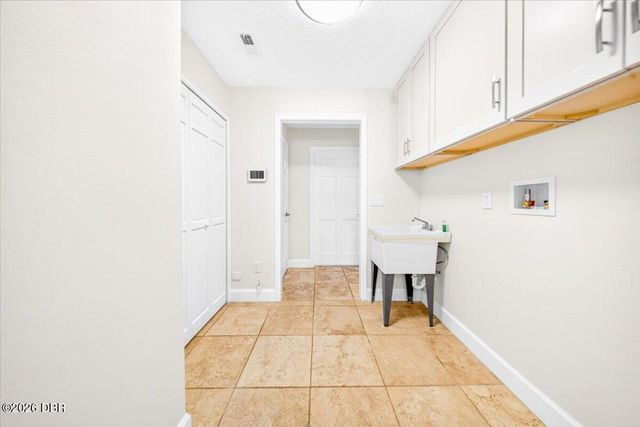 220 Country Circle Drive W, Port Orange, FL 32128