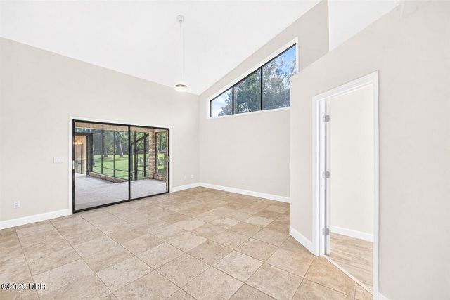 220 Country Circle Drive W, Port Orange, FL 32128