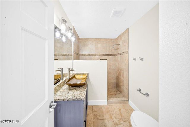 220 Country Circle Drive W, Port Orange, FL 32128