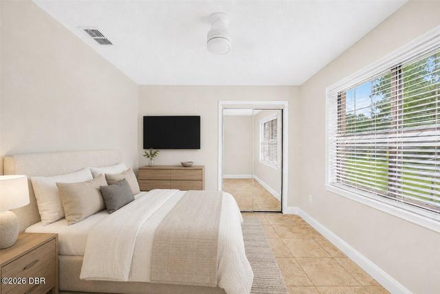 220 Country Circle Drive W, Port Orange, FL 32128