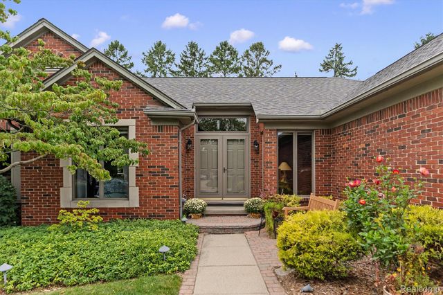 35875 Hawthorne Drive, Clinton Charter Township, MI 48035