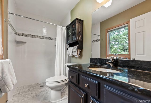 35875 Hawthorne Drive, Clinton Charter Township, MI 48035