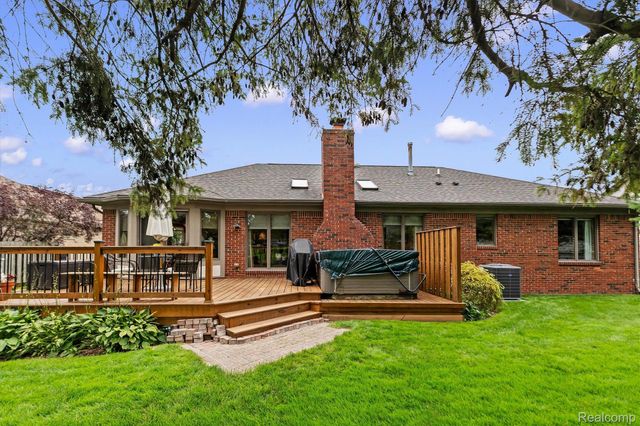 35875 Hawthorne Drive, Clinton Charter Township, MI 48035