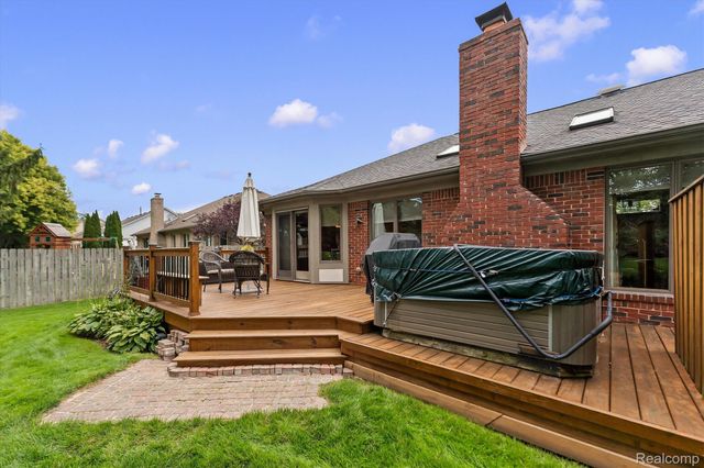 35875 Hawthorne Drive, Clinton Charter Township, MI 48035
