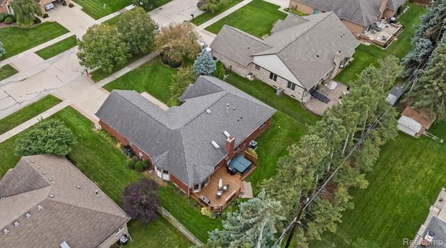 35875 Hawthorne Drive, Clinton Charter Township, MI 48035