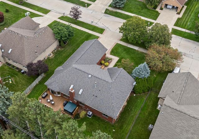 35875 Hawthorne Drive, Clinton Charter Township, MI 48035