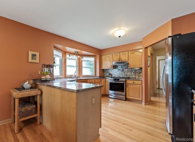 35875 Hawthorne Drive, Clinton Charter Township, MI 48035