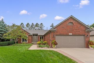 35875 Hawthorne Drive, Clinton Charter Township, MI 48035
