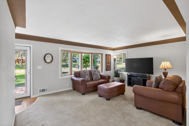 2133 62nd Street E, Inver Grove Heights, MN 55077