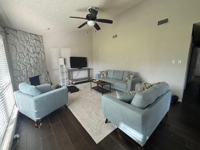 31 Hideaway Drive, Friendswood, TX 77546