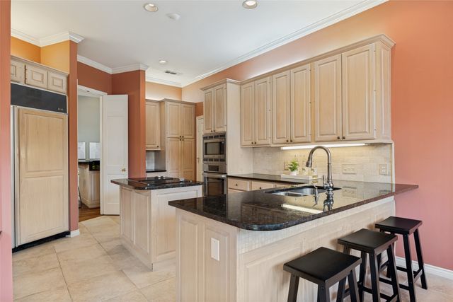 7241 Helsem Bend, Dallas, TX 75230