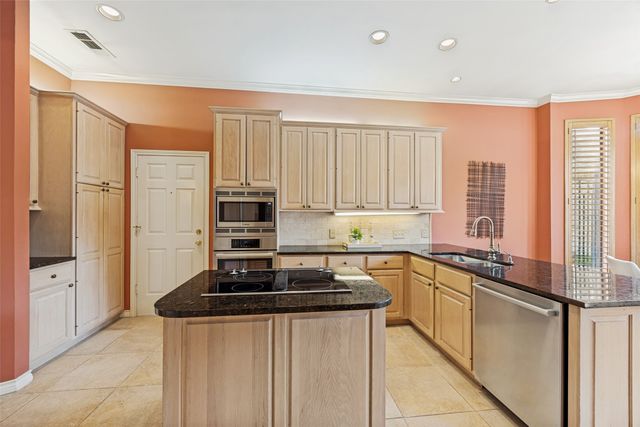 7241 Helsem Bend, Dallas, TX 75230