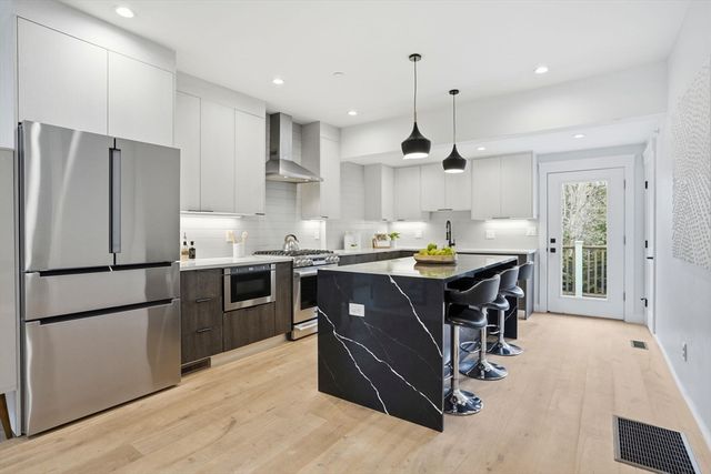 82 Willow Ave 1, Somerville, MA 02144