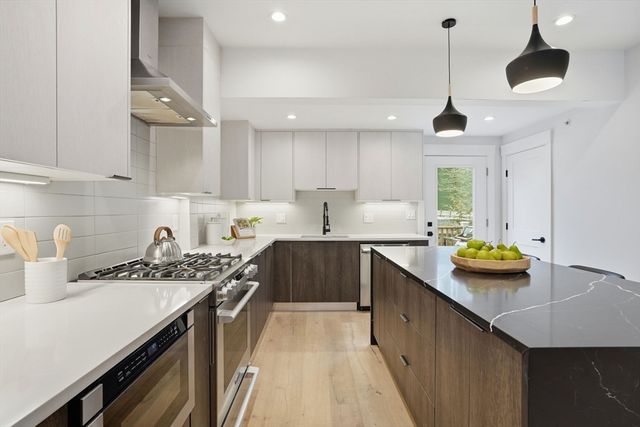 82 Willow Ave 1, Somerville, MA 02144