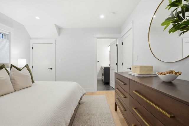 82 Willow Ave 1, Somerville, MA 02144