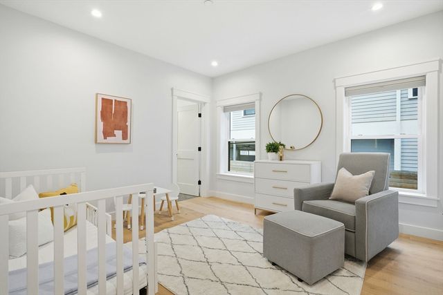 82 Willow Ave 1, Somerville, MA 02144