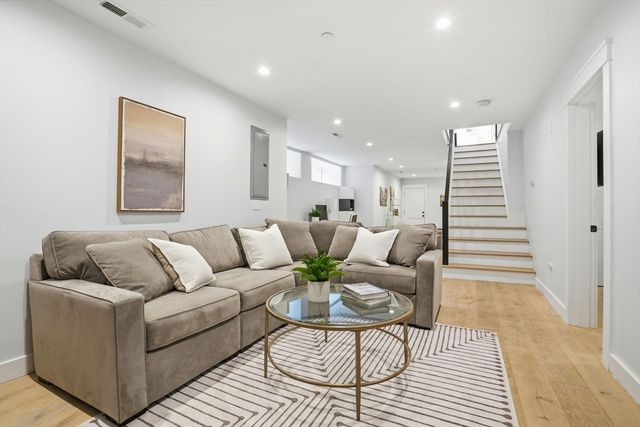 82 Willow Ave 1, Somerville, MA 02144