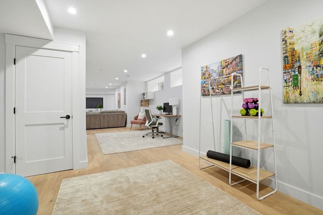 82 Willow Ave 1, Somerville, MA 02144