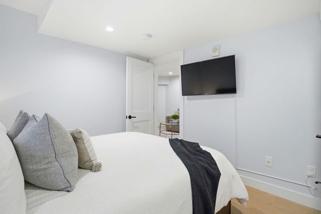 82 Willow Ave 1, Somerville, MA 02144