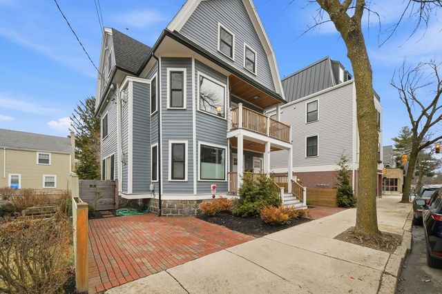 82 Willow Ave 1, Somerville, MA 02144