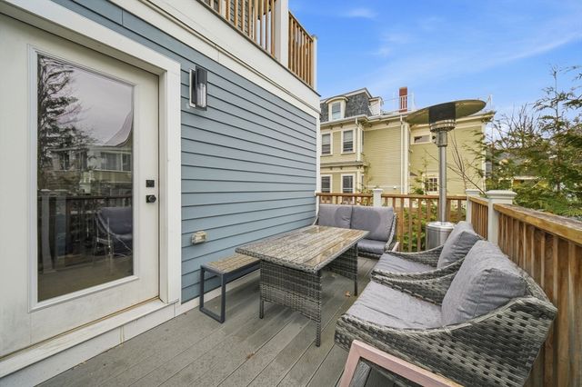 82 Willow Ave 1, Somerville, MA 02144