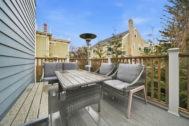 82 Willow Ave 1, Somerville, MA 02144