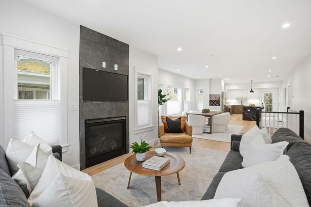 82 Willow Ave 1, Somerville, MA 02144