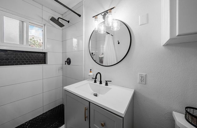 716 Willis Avenue, Madera, CA 93637