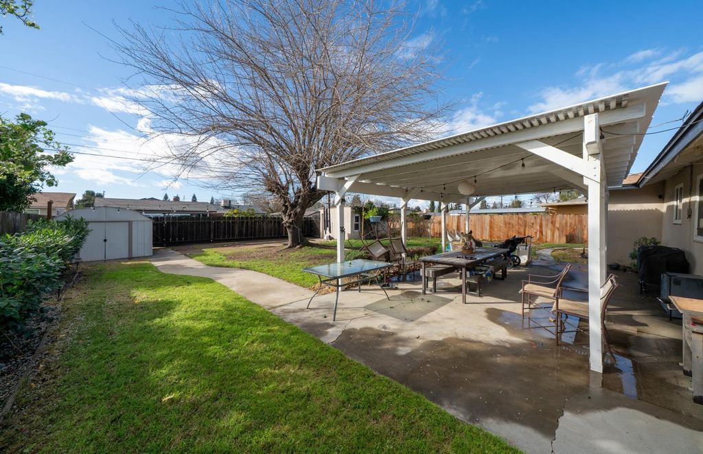 Image 16 of property listing at 716 Willis Avenue, Madera, CA 93637