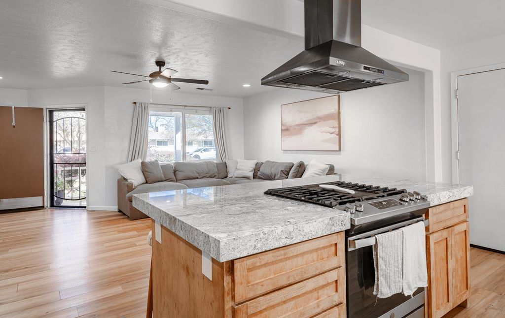 Image 7 of property listing at 716 Willis Avenue, Madera, CA 93637