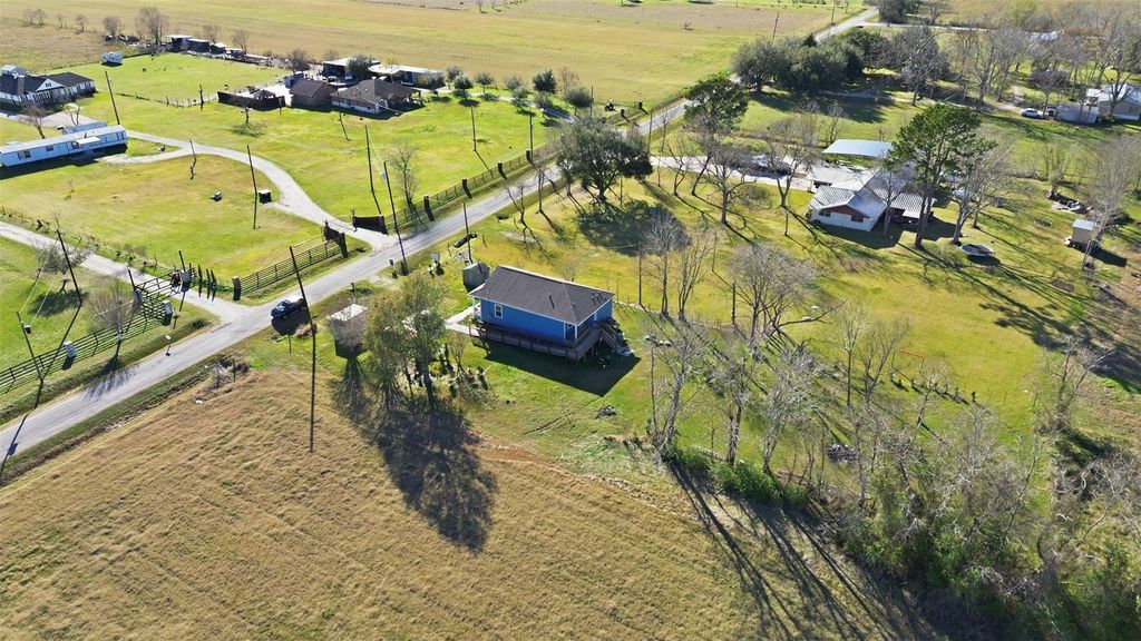 7472 County Road 605, Dayton, TX 77535